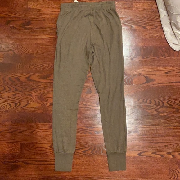 Wilfred free joggers (aritzia) - Picture 2 of 4